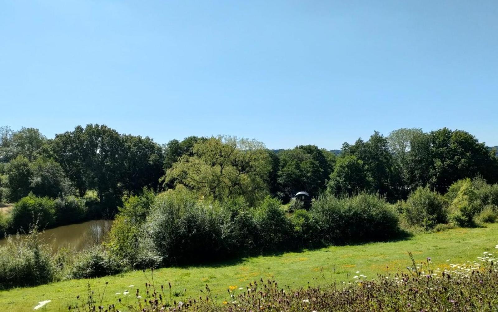 Charming Tranquil Shepherds Hut With Lakeside Balcony 'Roach' Uckfield Exterior photo